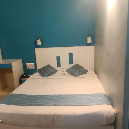 Hotel Pandian Ченай Екстериор снимка