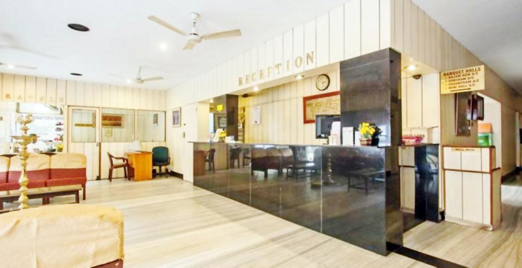 Hotel Pandian Ченай Екстериор снимка
