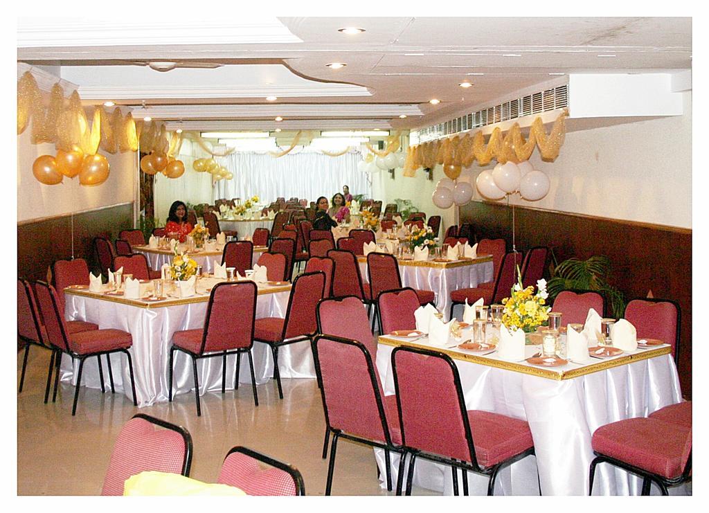 Hotel Pandian Ченай Екстериор снимка
