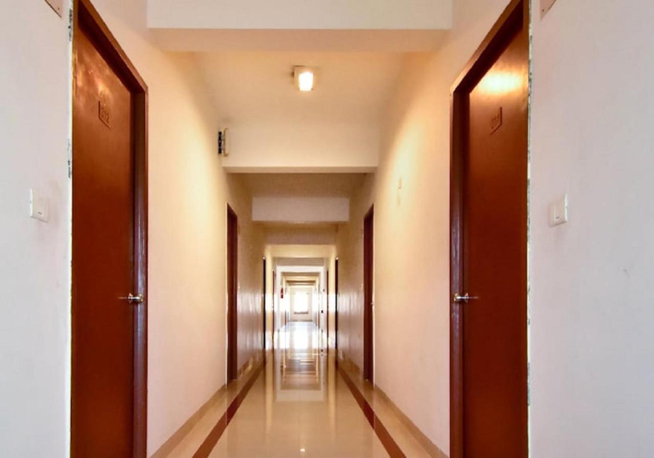 Hotel Pandian Ченай Екстериор снимка