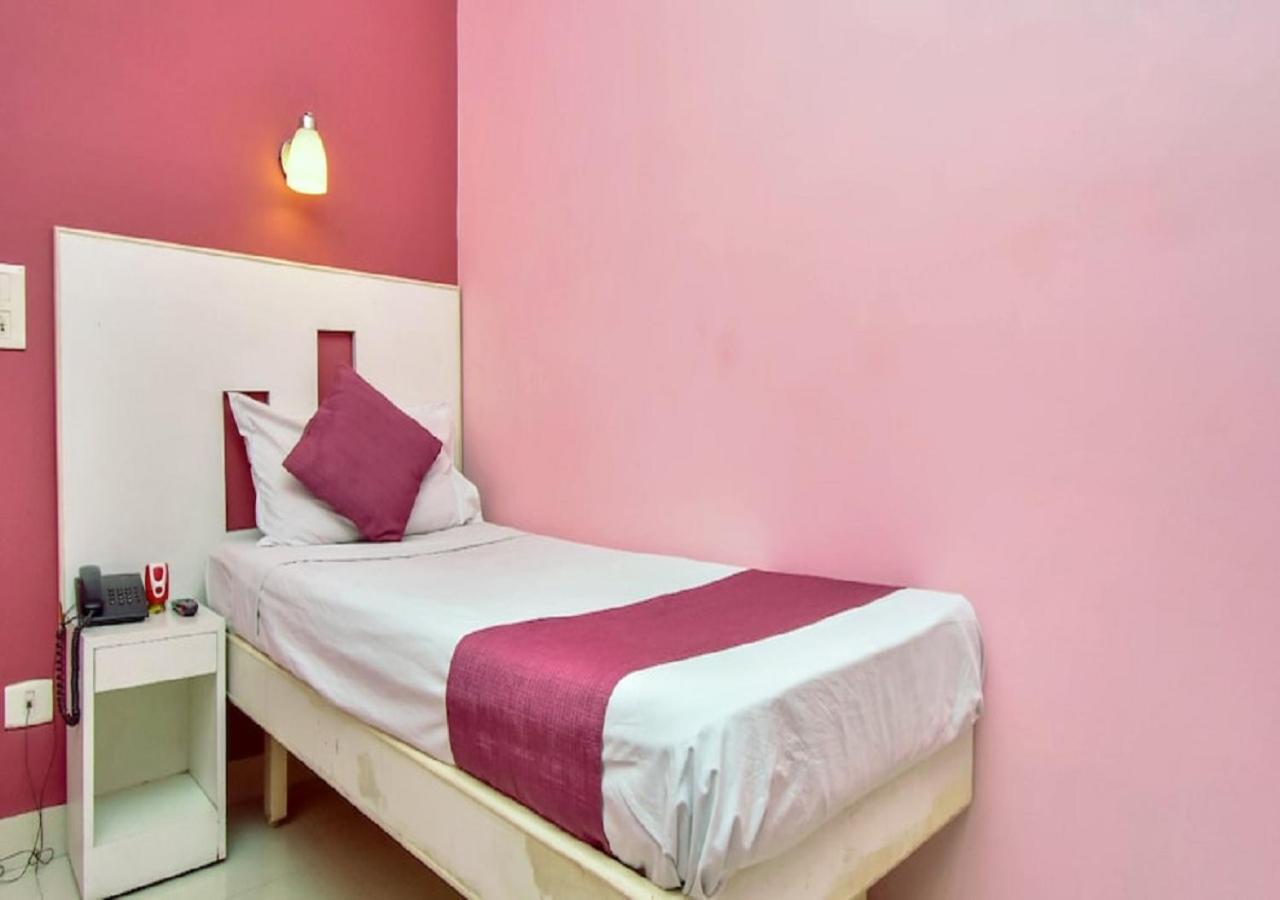 Hotel Pandian Ченай Екстериор снимка