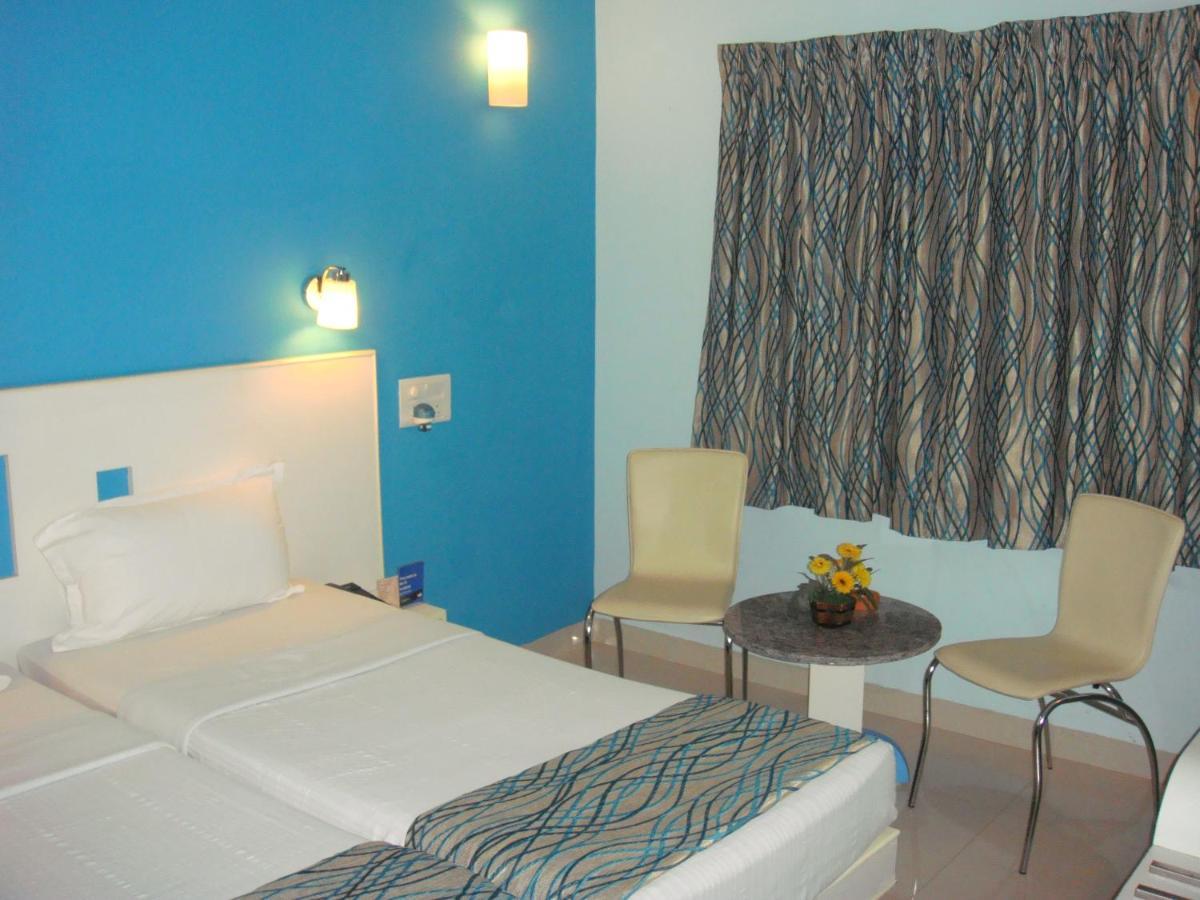 Hotel Pandian Ченай Екстериор снимка
