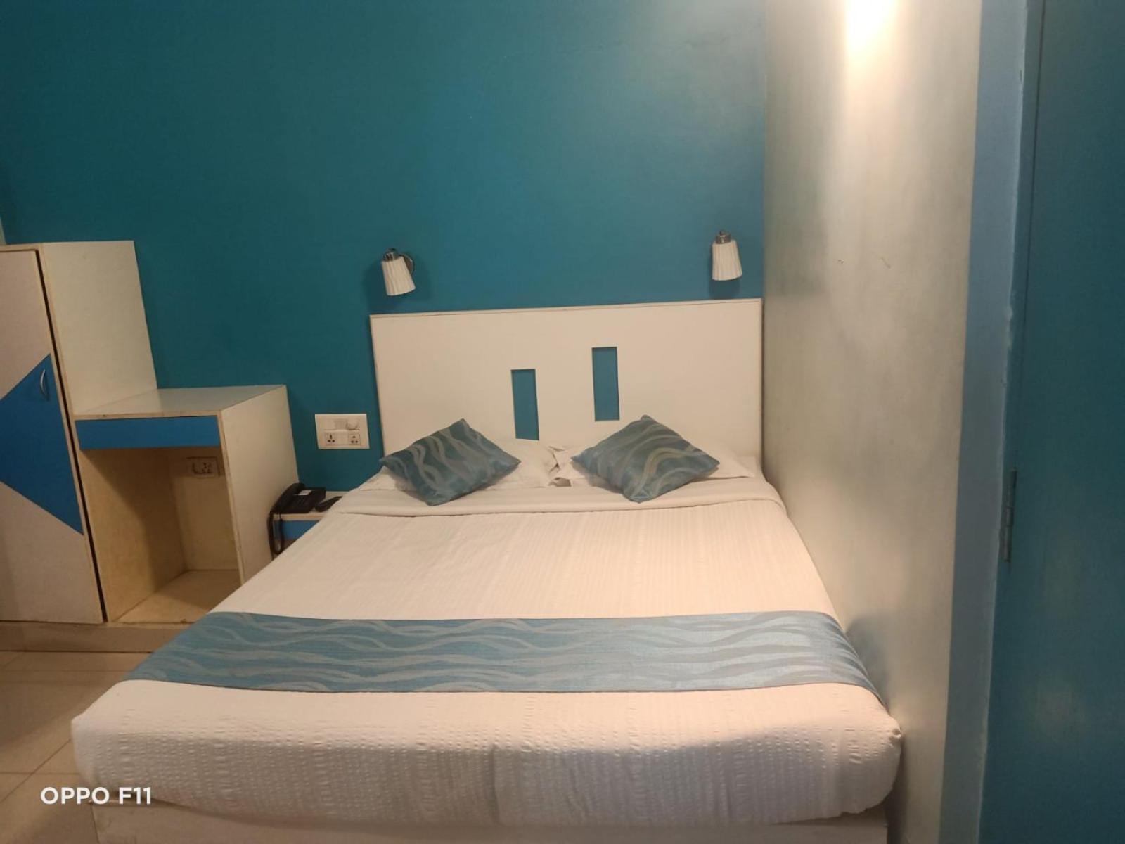 Hotel Pandian Ченай Екстериор снимка